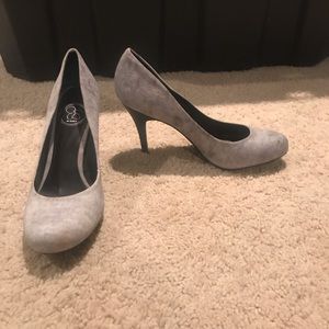 Jessica Simpson Grey Textured Pumps; Size 8